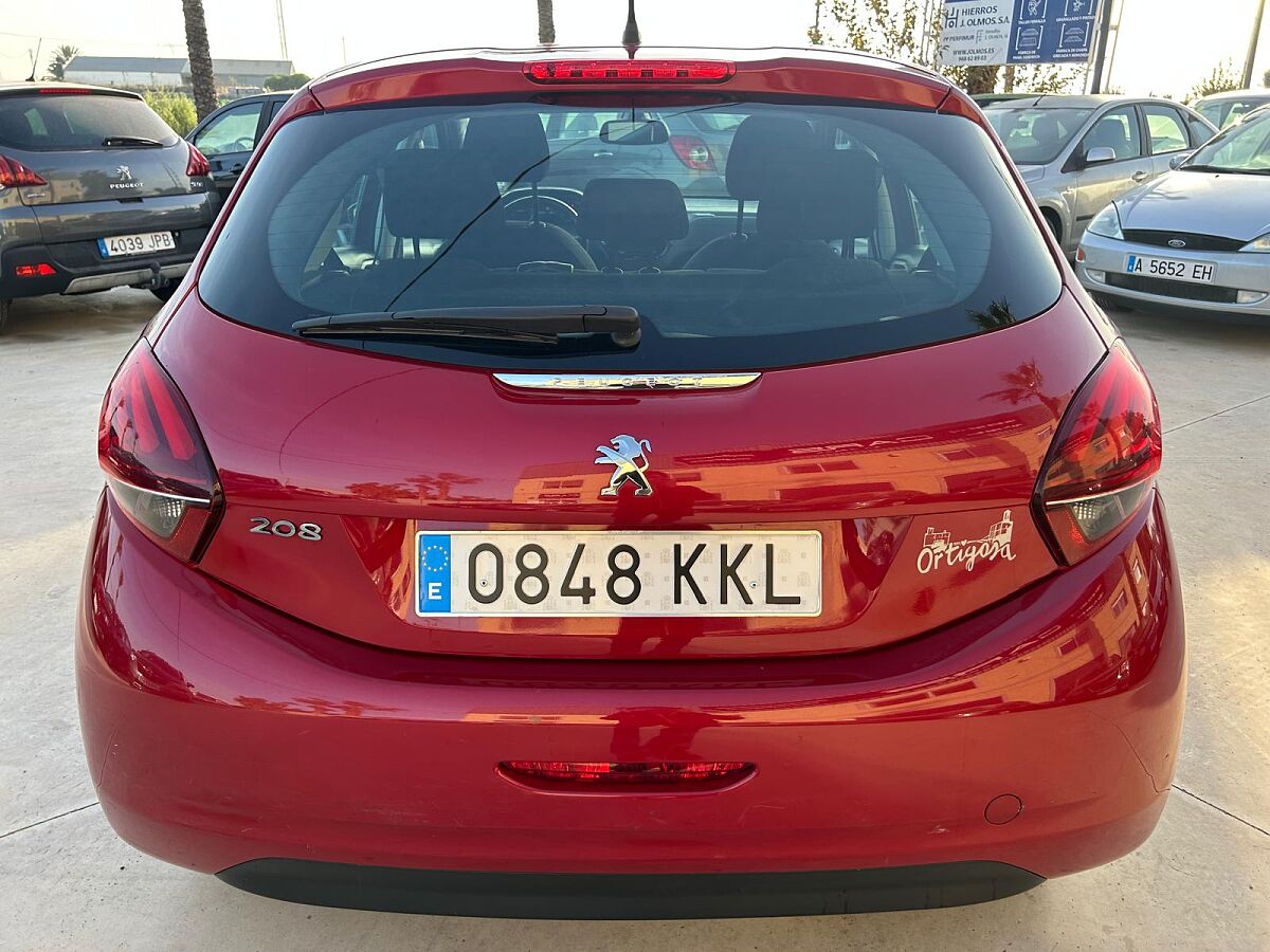 PEUGEOT 208 ALLURE 1.2 PURETECH AUTO SPANISH LHD IN SPAIN 65000 MILES SUPER 2018